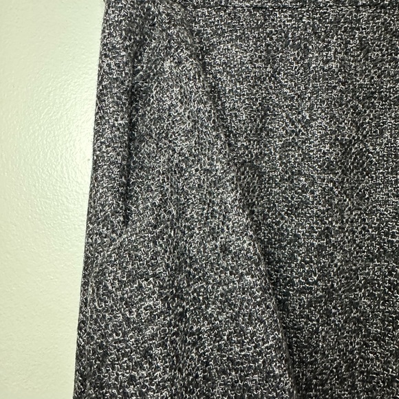 Elegant Gray Women's Skirt - Picture 4 of 7